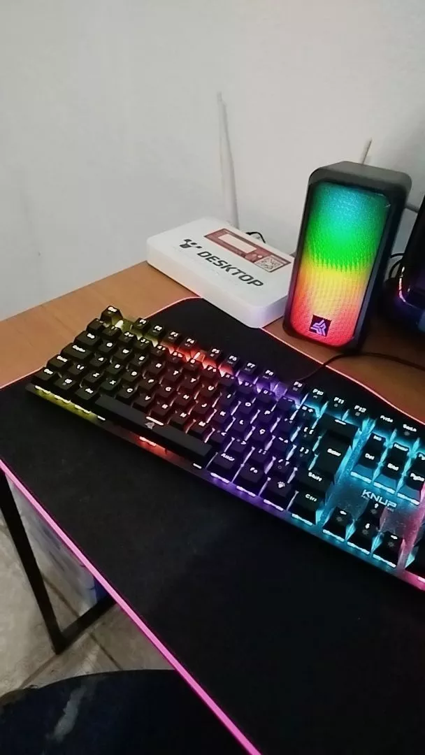Setup gamer do Lucas com escrivaninha Metaly