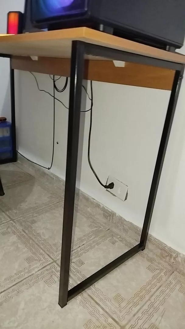 Setup do cliente com escrivaninha Metaly - avaliação Shopee